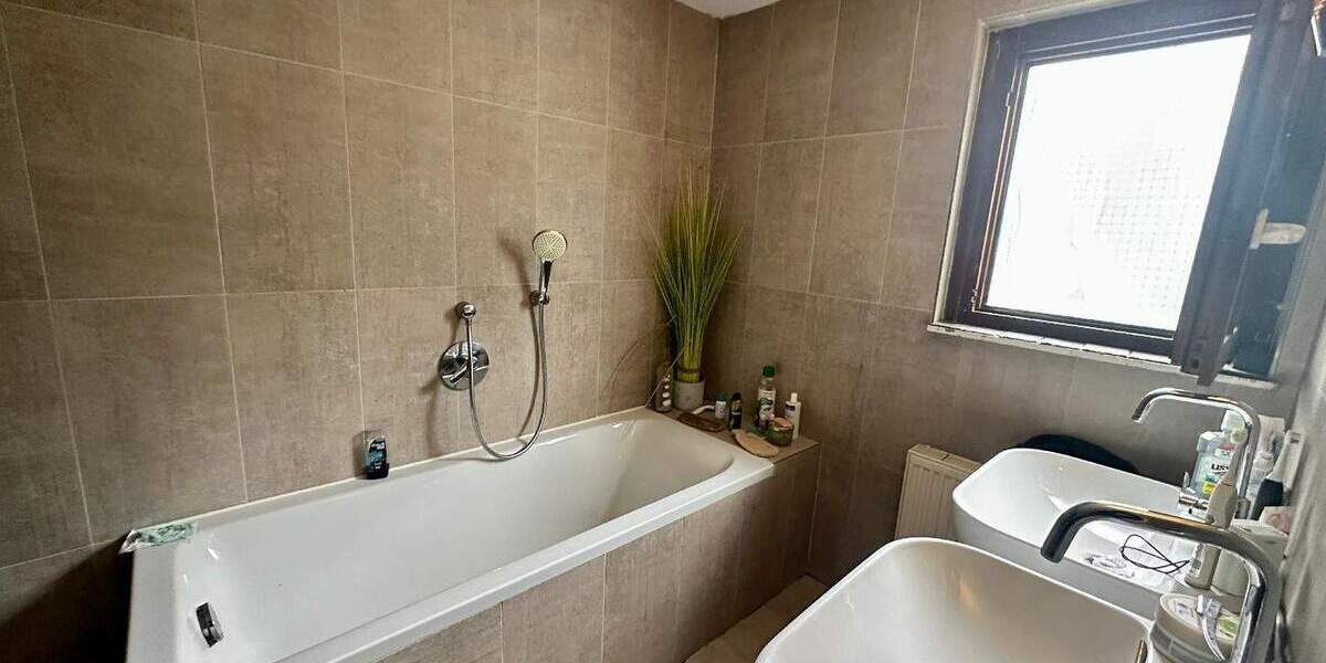 Mehrfamilienhaus, Wohnhaus Ostelsheim - 8 Zimmer, 300 m&sup2;, 1.000.000&euro; | Angebot:25674461