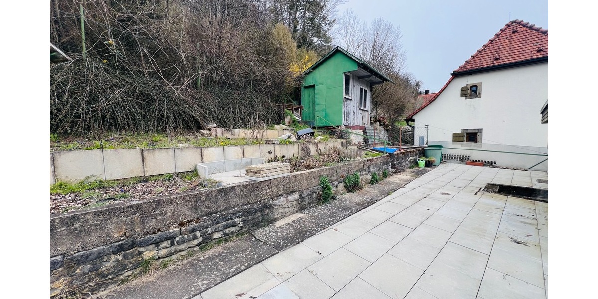 Teilsaniertes Einfamilien-Mehrgenerationenhaus mit Terrasse, Garage und zusätzlichem Waldgrundstück - Einfamilienhaus Horb am Neckar | Angebot:26019766