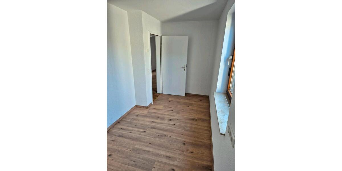 Erdgeschoßwohnung Schönaich - 4.5 Zimmer, 100 m&sup2;, 1.250&euro; | Angebot:25402483