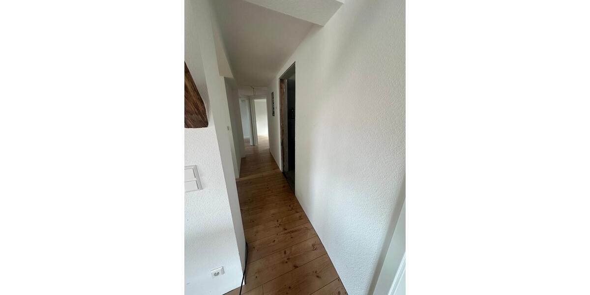 Dachgeschoßwohnung Jettingen - 3 Zimmer, 82 m&sup2;, 1.050&euro; | Angebot:25576415
