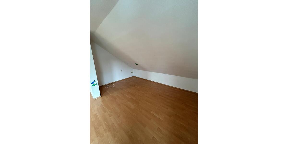 Dachgeschoßwohnung Bisingen - 4 Zimmer, 90 m&sup2;, 1.100&euro; | Angebot:25612096