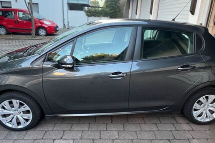 Peugeot 208 124.269 km 3.700 &euro; Stuttgart 70327