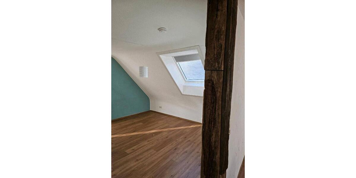 Dachgeschoßwohnung Bad Urach - 2.5 Zimmer, 85 m&sup2;, 229.000&euro; | Angebot:25546362