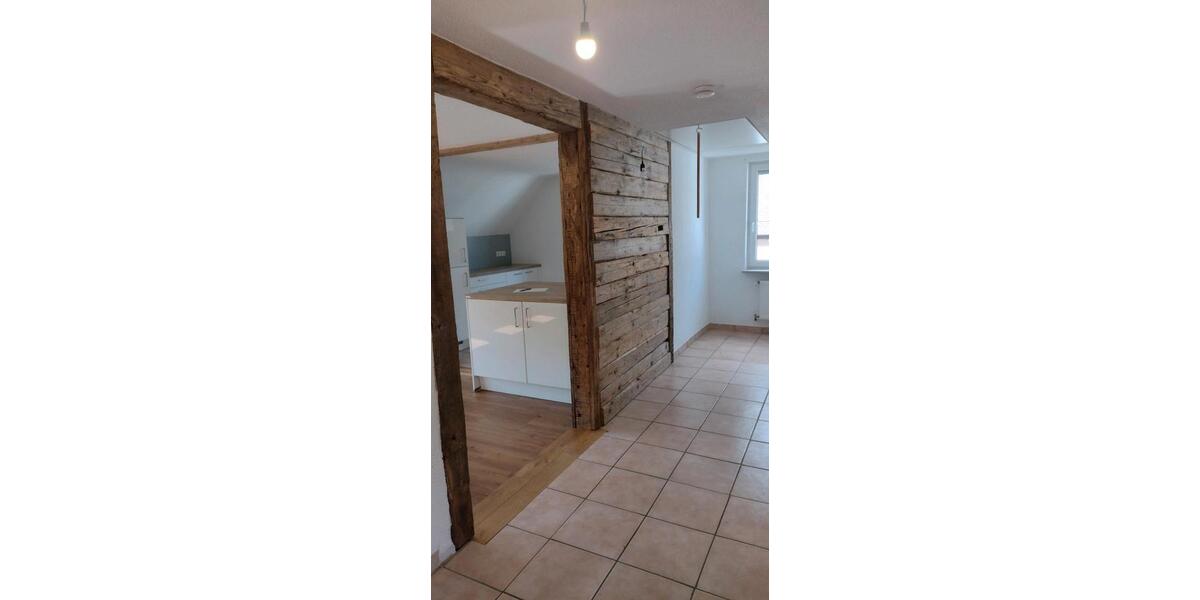 Dachgeschoßwohnung Bad Urach - 2.5 Zimmer, 85 m&sup2;, 229.000&euro; | Angebot:25546362