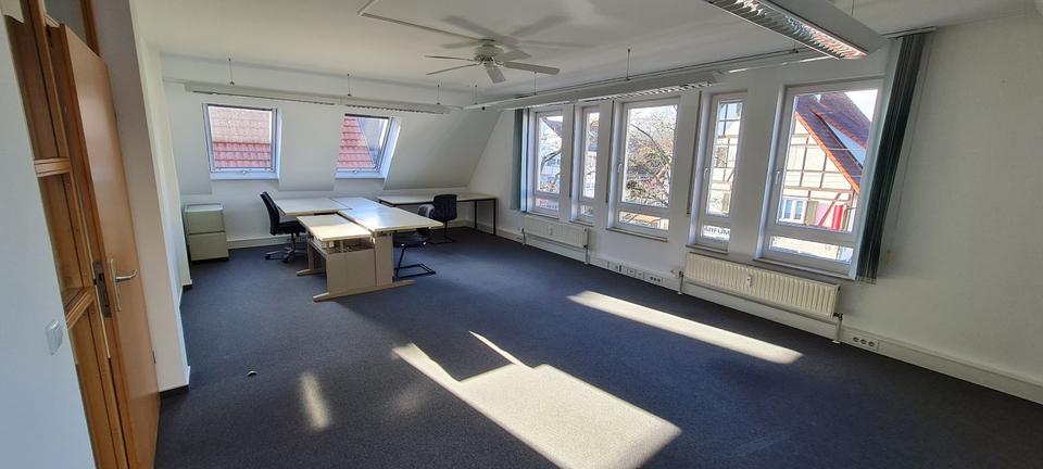 Dachgeschoßwohnung Leinfelden-Echterdingen Echterdingen - 7 Zimmer, 190 m&sup2;, 465.000&euro; | Angebot:27166108