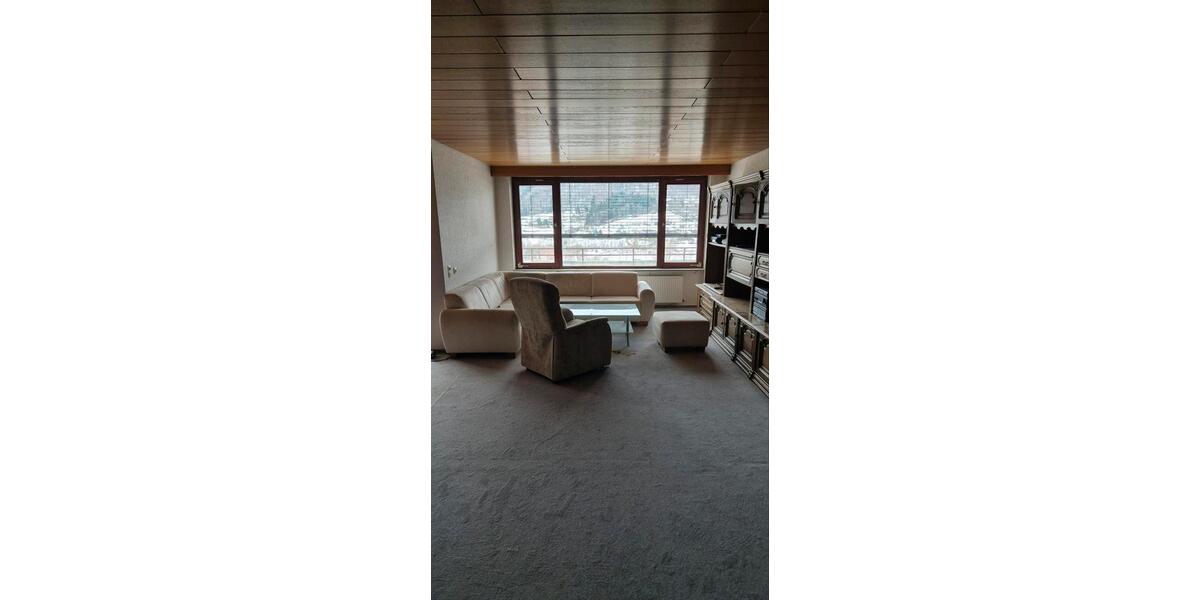 Etagenwohnung Pfullingen - 4 Zimmer, 160 m&sup2;, 1.850&euro; | Angebot:25615132