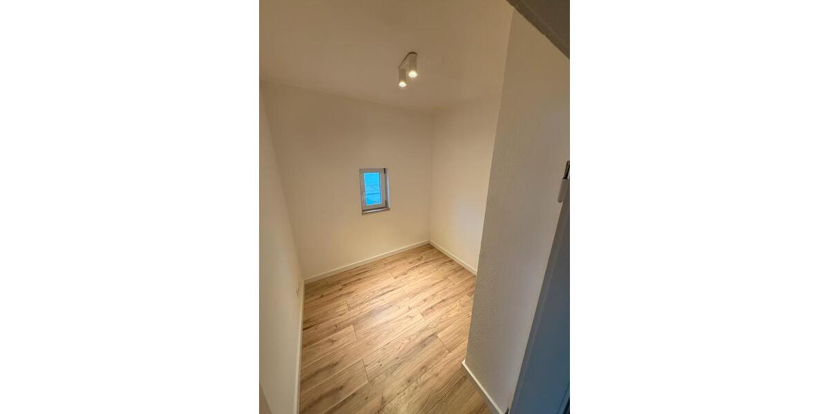 Reihenhaus Nürtingen - 4 Zimmer, 80 m&sup2;, 1.245&euro; | Angebot:25639747