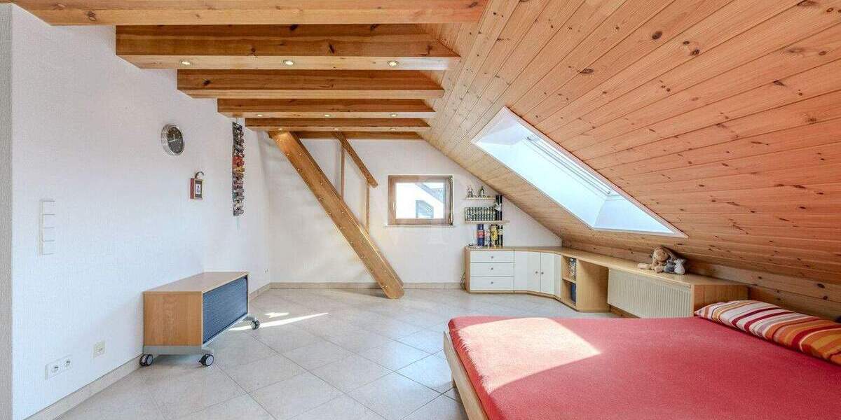 Einfamilienhaus Wolfschlugen - 7 Zimmer, 248 m&sup2;, 739.000&euro; | Angebot:25836556