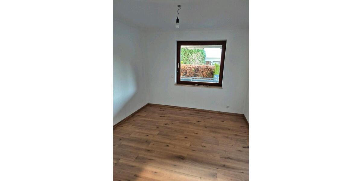 Erdgeschoßwohnung Schönaich - 4.5 Zimmer, 100 m&sup2;, 1.250&euro; | Angebot:25402483