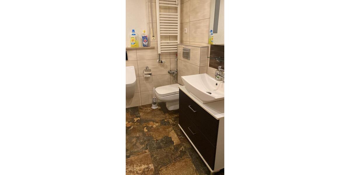 Erdgeschoßwohnung Neckartailfingen - 7 Zimmer, 180 m&sup2;, 1.700&euro; | Angebot:24813417