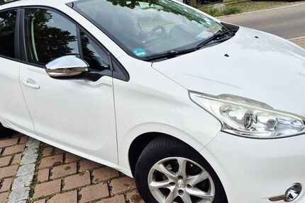 Peugeot 208 128.200 km 3.100 &euro; Filderstadt 70794