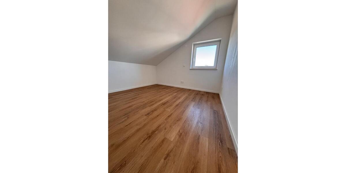 Dachgeschoßwohnung Sindelfingen Darmsheim - 2.5 Zimmer, 73 m&sup2;, 1.200&euro; | Angebot:25292934