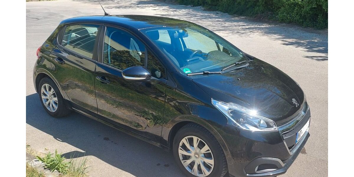 Peugeot 208 82.000 km 5.800 &euro; Nürtingen 72622