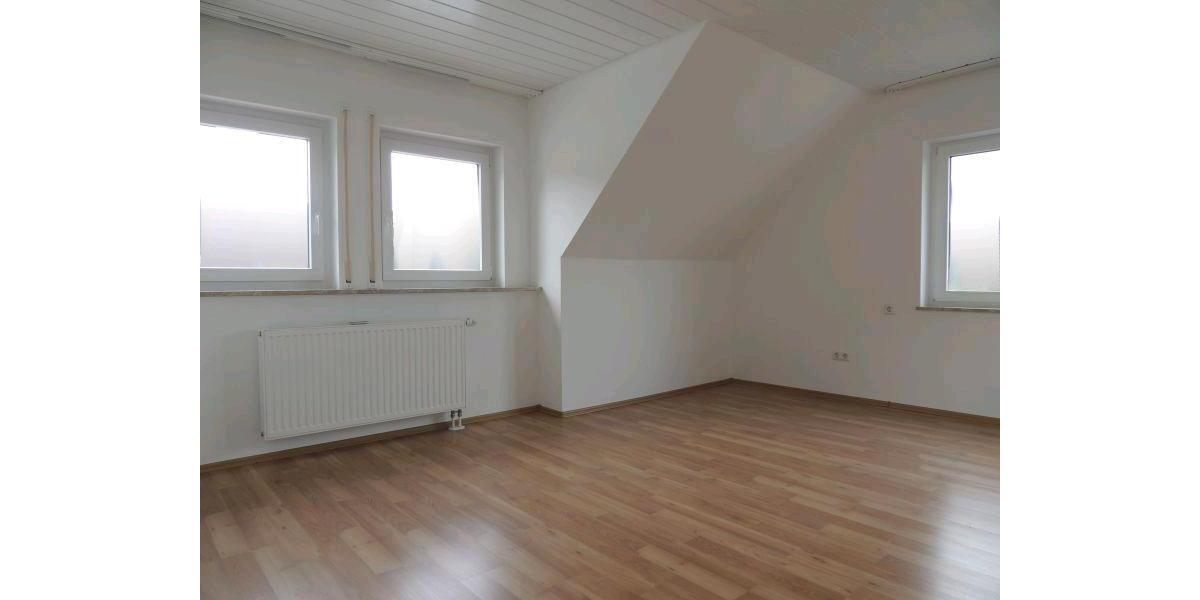Dachgeschoßwohnung Mössingen - 3.5 Zimmer, 92 m&sup2;, 900&euro; | Angebot:25964344