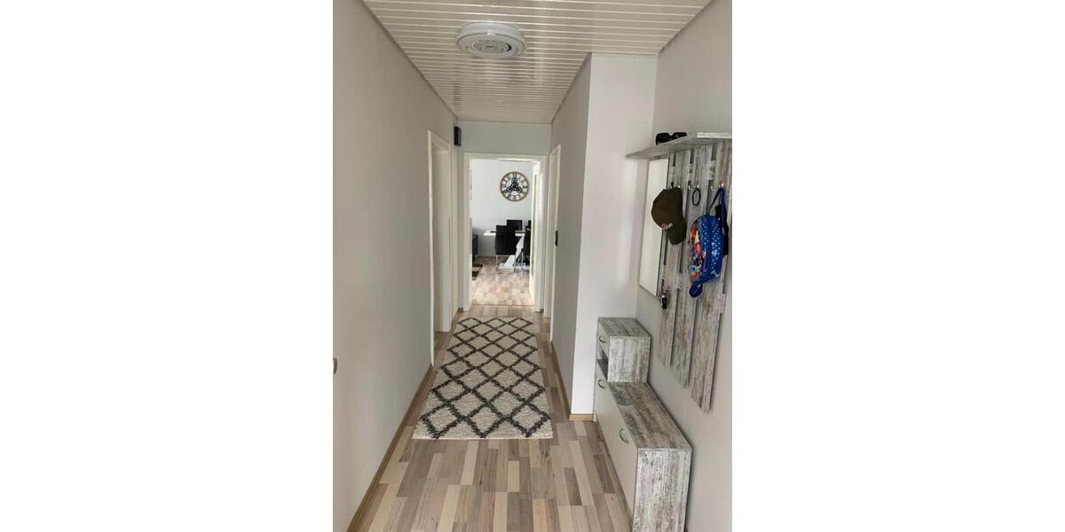 Etagenwohnung Reutlingen Altenburg - 4 Zimmer, 100 m&sup2;, 1.200&euro; | Angebot:25713650