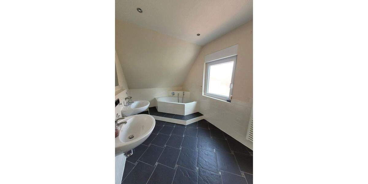 Mehrfamilienhaus, Wohnhaus Ostfildern Scharnhausen - 7 Zimmer, 258 m&sup2;, 990.000&euro; | Angebot:25724178