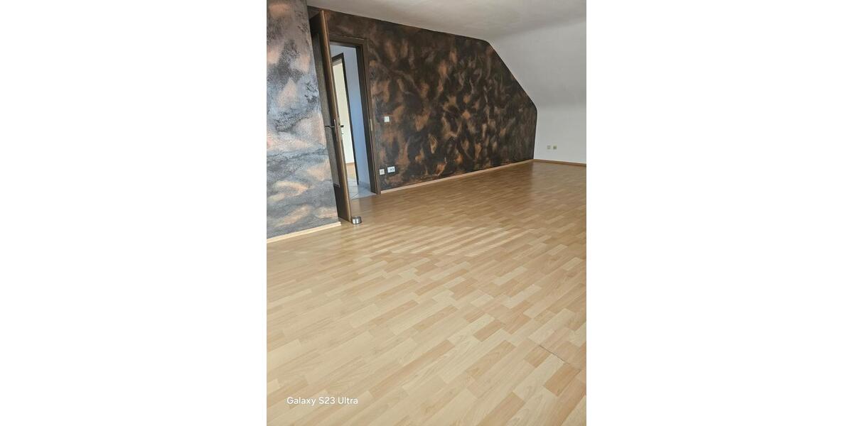 Dachgeschoßwohnung Gärtringen - 3 Zimmer, 70 m&sup2;, 1.250&euro; | Angebot:25342628