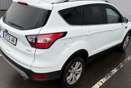 Ford Kuga 63.400 km 11.000 &euro; Neckartailfingen 72666