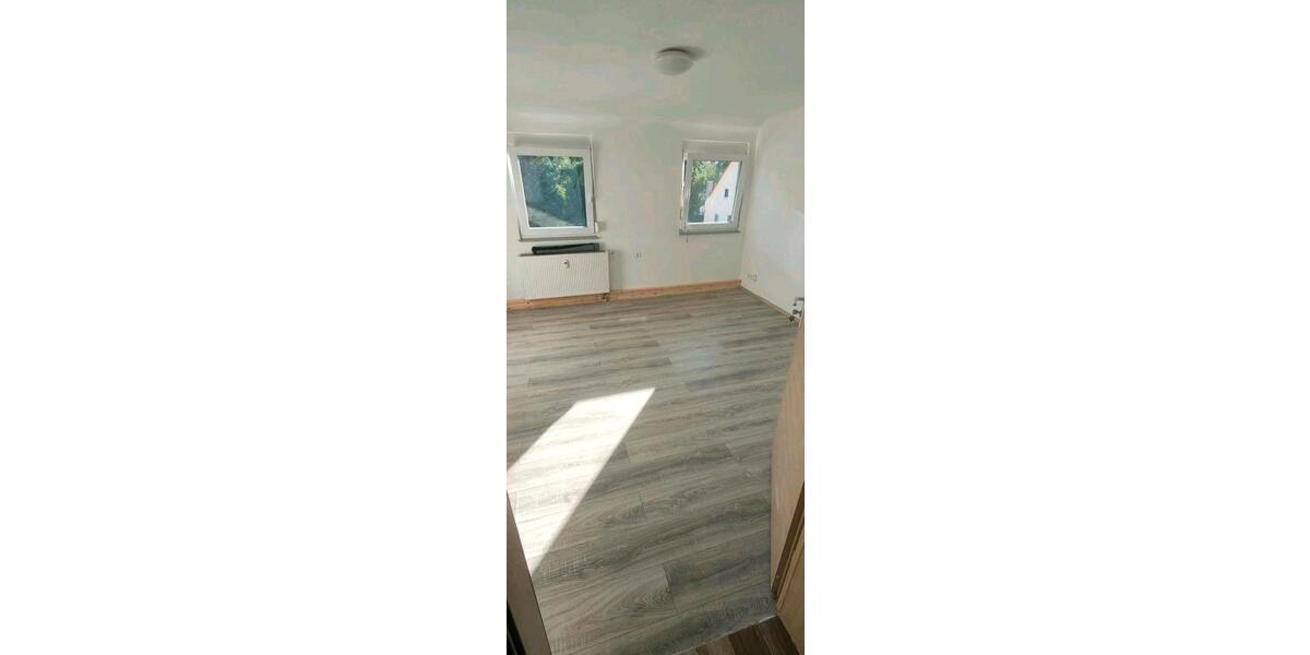 Etagenwohnung Ebhausen - 7 Zimmer, 120 m&sup2;, 1.400&euro; | Angebot:26481755