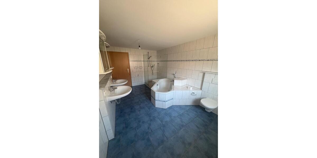 Etagenwohnung Neuhausen auf den Fildern - 4.5 Zimmer, 125 m&sup2;, 1.600&euro; | Angebot:26429234