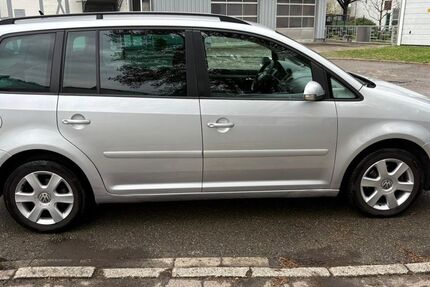 VW Touran 236.000 km 2.750 &euro; Bad urach 72574