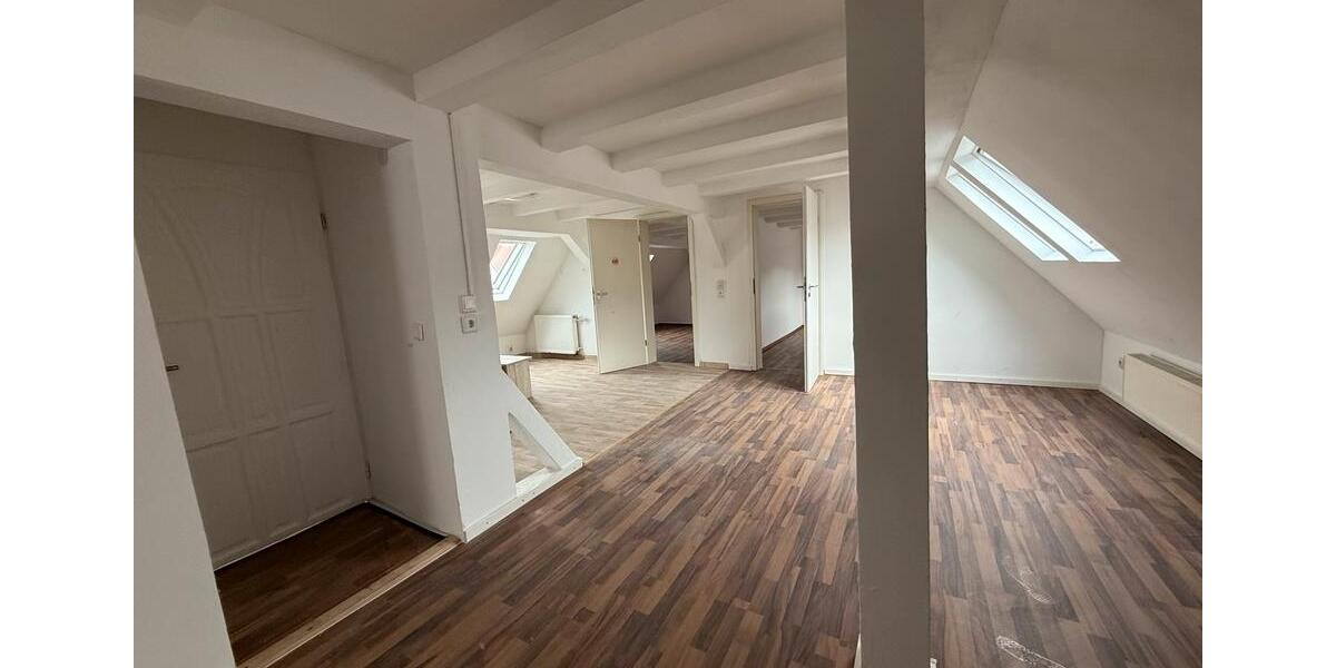 Dachgeschoßwohnung Lichtenstein - 4 Zimmer, 9 m&sup2;, 970&euro; | Angebot:26267575