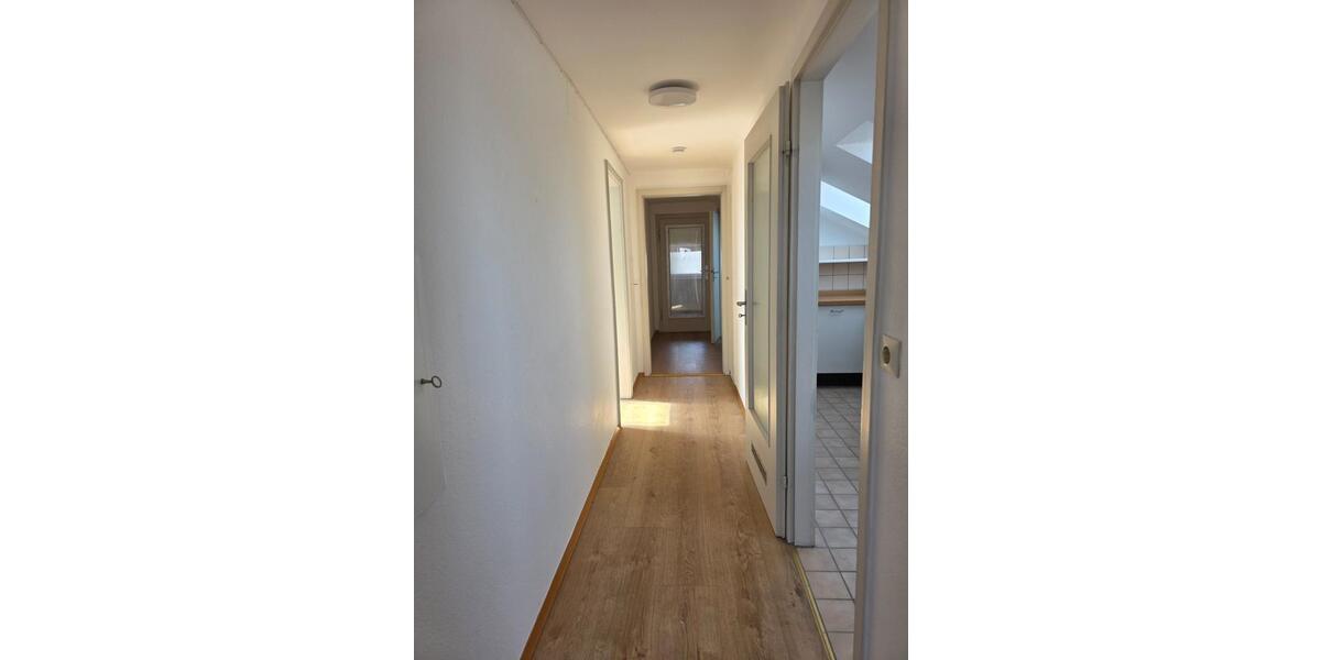 Dachgeschoßwohnung Stuttgart Sillenbuch - 3 Zimmer, 70 m&sup2;, 1.050&euro; | Angebot:25870538