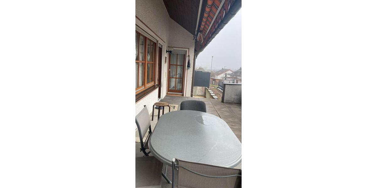 Erdgeschoßwohnung Neckartailfingen - 7 Zimmer, 180 m&sup2;, 1.700&euro; | Angebot:24813417