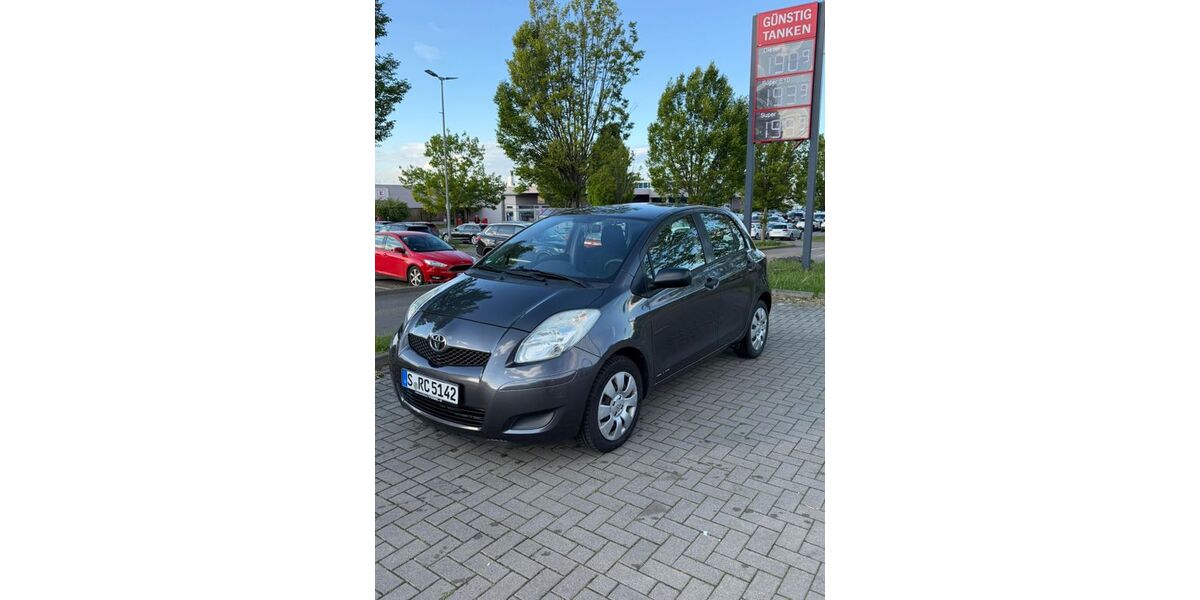 Toyota Yaris 146.000 km 4.100 &euro; Stuttgart 70469