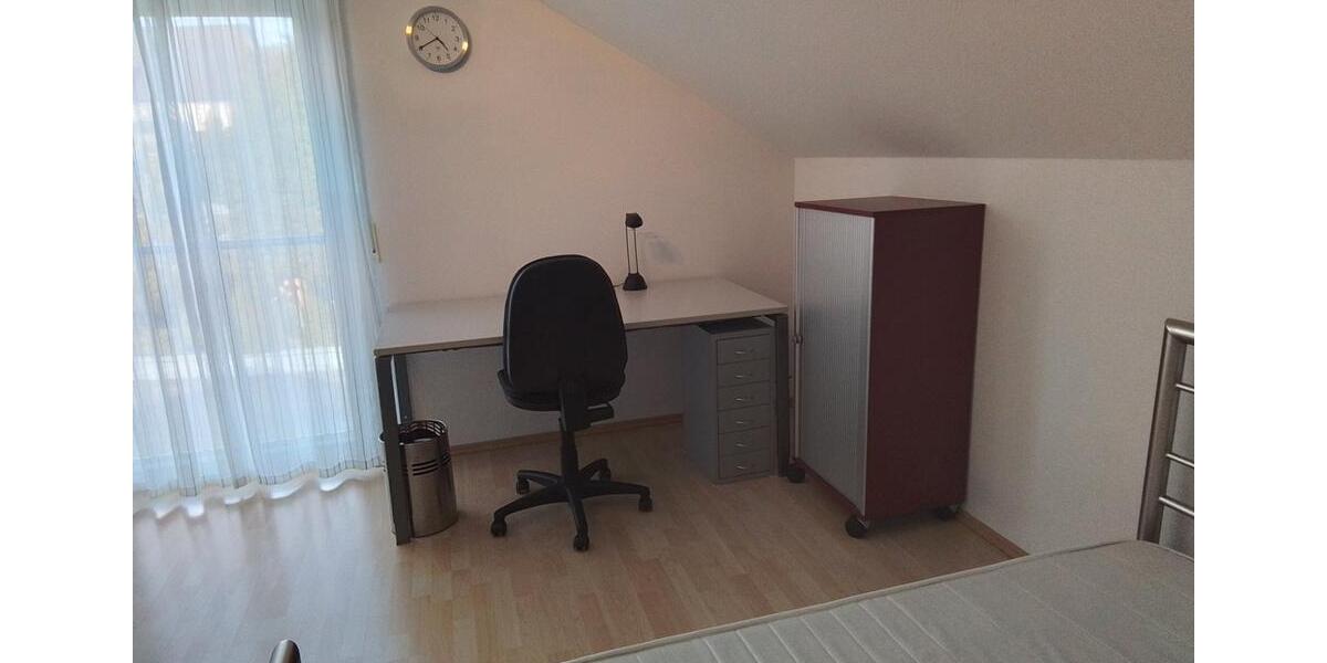Dachgeschoßwohnung Rottenburg am Neckar - 2 Zimmer, 82 m&sup2;, 490&euro; | Angebot:25272110