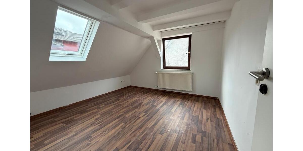 Dachgeschoßwohnung Lichtenstein - 4 Zimmer, 9 m&sup2;, 970&euro; | Angebot:26267575