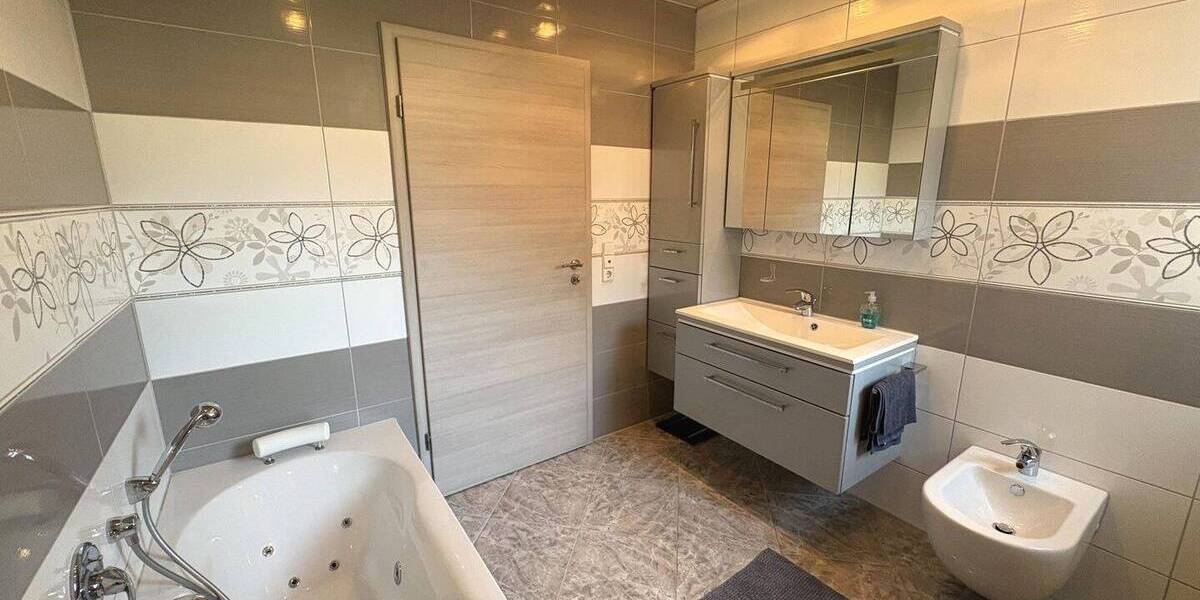 Einfamilienhaus Hechingen - 9 Zimmer, 220 m&sup2;, 650.000&euro; | Angebot:26029373