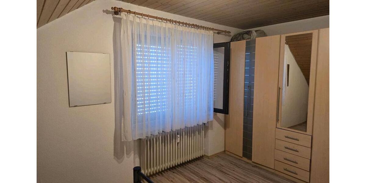 Dachgeschoßwohnung Walddorfhäslach - 5 Zimmer, 125 m&sup2;, 1.160&euro; | Angebot:25615150