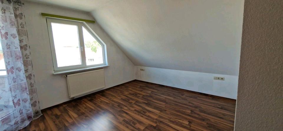 Dachgeschoßwohnung Ehningen - 3.5 Zimmer, 83 m&sup2;, 345.000&euro; | Angebot:27070252