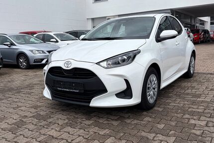 Toyota Yaris 15.121 km 18.795 &euro; Stuttgart 70597