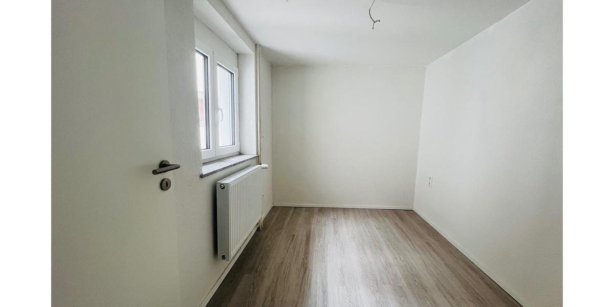 Teilsaniertes Einfamilien-Mehrgenerationenhaus mit Terrasse, Garage und zusätzlichem Waldgrundstück - Einfamilienhaus Horb am Neckar | Angebot:26019766