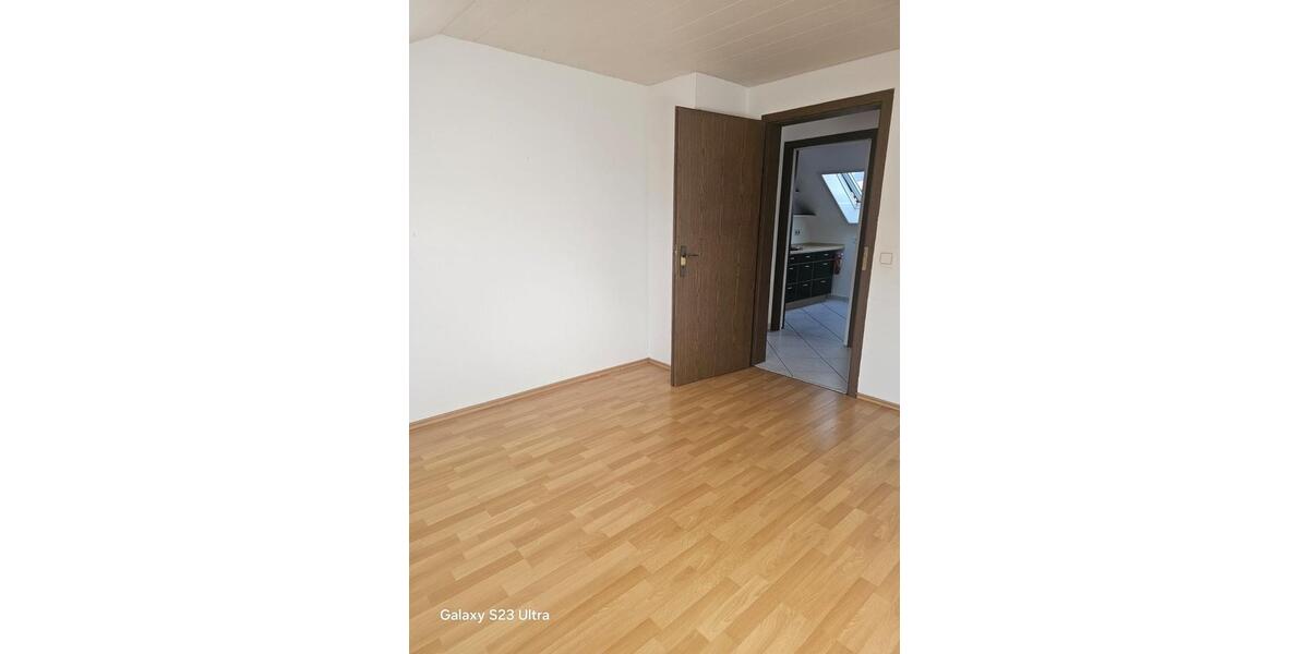 Dachgeschoßwohnung Gärtringen - 3 Zimmer, 70 m&sup2;, 1.250&euro; | Angebot:25342628