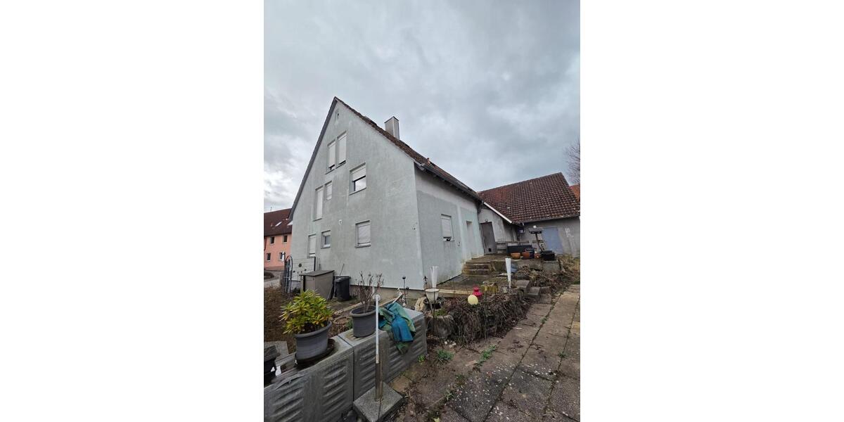 Reihenhaus Deckenpfronn - 7 Zimmer, 210 m&sup2;, 175.000&euro; | Angebot:25650202