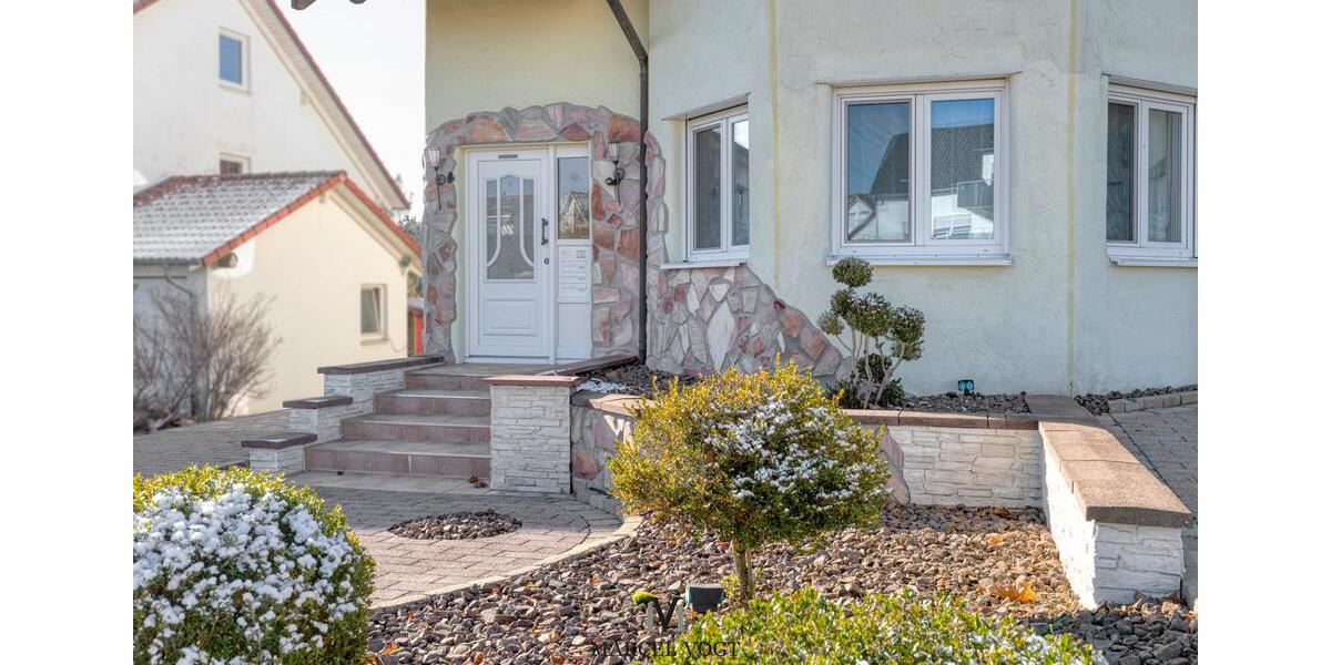 Einfamilienhaus Hülben - 8.5 Zimmer, 337 m&sup2;, 4.620&euro; | Angebot:23816966