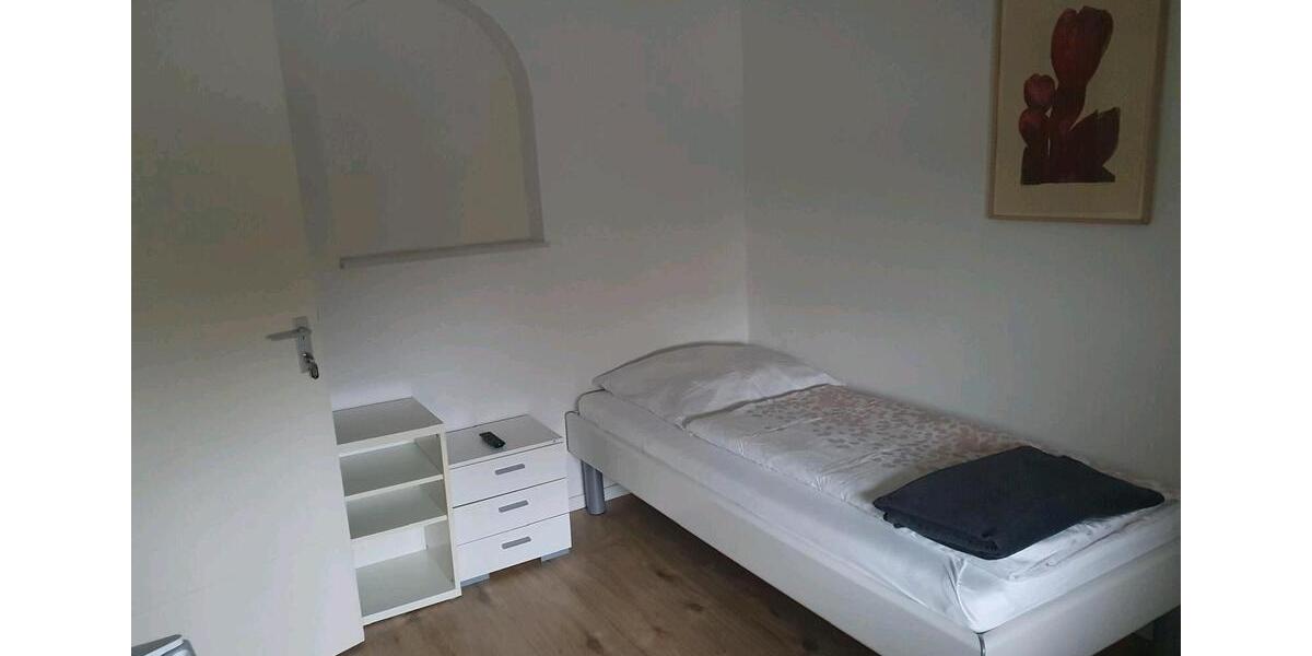 Erdgeschoßwohnung Rottenburg am Neckar - 20 Zimmer, 100 m&sup2;, 500&euro; | Angebot:25977705