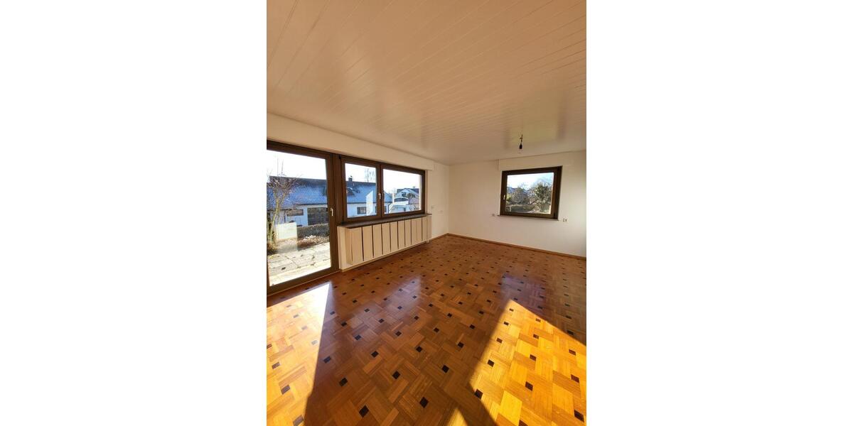 Einfamilienhaus Nagold - 8 Zimmer, 140 m&sup2;, 1.300&euro; | Angebot:25843300