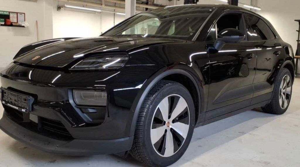 Porsche Macan 2.999 km 73.790 &euro; Stuttgart 70499
