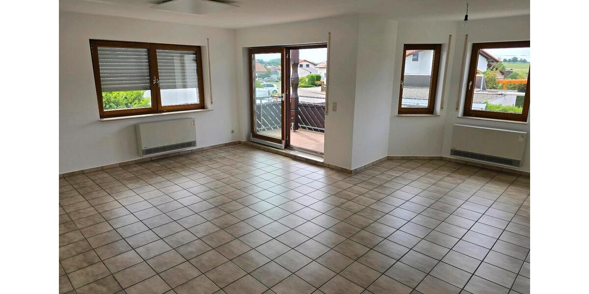 Etagenwohnung Sonnenbühl - 3.5 Zimmer, 86 m&sup2;, 1.100&euro; | Angebot:25636995