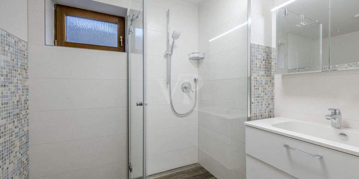 Einfamilienhaus Wolfschlugen - 7 Zimmer, 248 m&sup2;, 739.000&euro; | Angebot:25836556