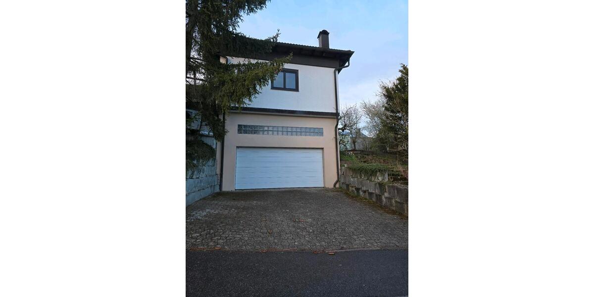 Etagenwohnung Althengstett - 7 Zimmer, 200 m&sup2;, 1.750&euro; | Angebot:25965657