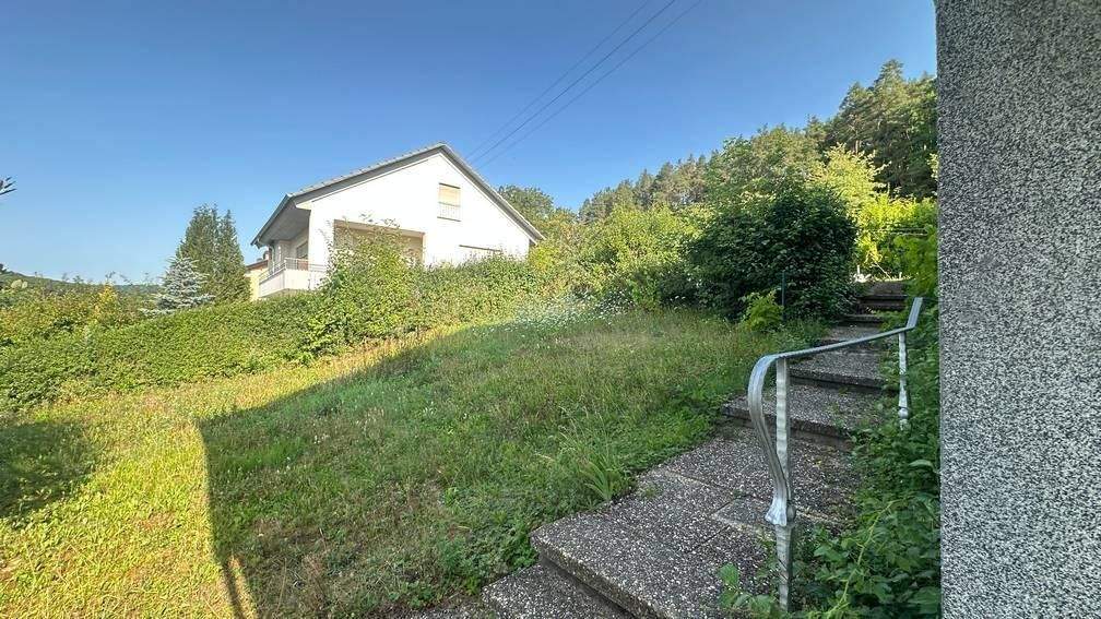 Mehrfamilienhaus, Wohnhaus Ostelsheim - 9 Zimmer, 210 m&sup2;, 649.000&euro; | Angebot:25737007