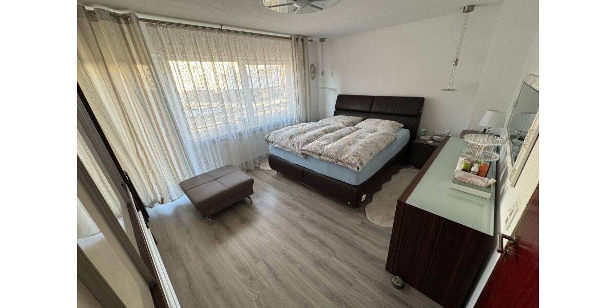 Provisionsfrei* Reiheneckhaus mit Einliegerwohnung von Privat in Herrenberg - Brahmsstraße - Reihenendhaus Herrenberg Herrenberg (Stadt) | Angebot:26973289