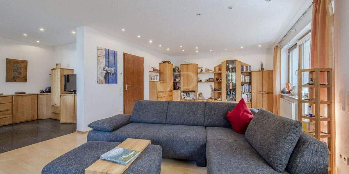 Einfamilienhaus Wolfschlugen - 7 Zimmer, 248 m&sup2;, 739.000&euro; | Angebot:25836556