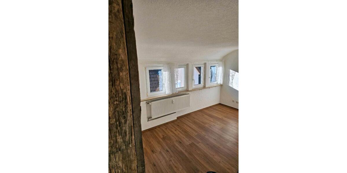 Dachgeschoßwohnung Bad Urach - 2.5 Zimmer, 85 m&sup2;, 229.000&euro; | Angebot:25546362