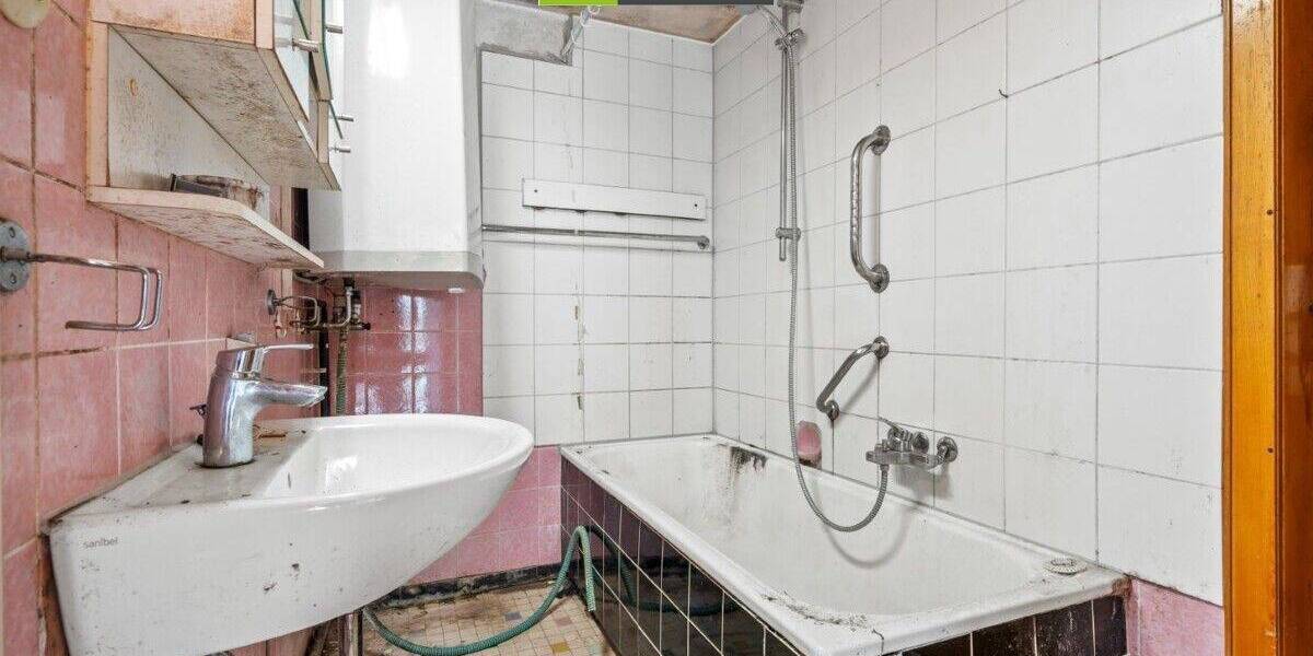 Doppelhaushälfte Gomadingen - 6 Zimmer, 127 m&sup2;, 110.000&euro; | Angebot:25693511